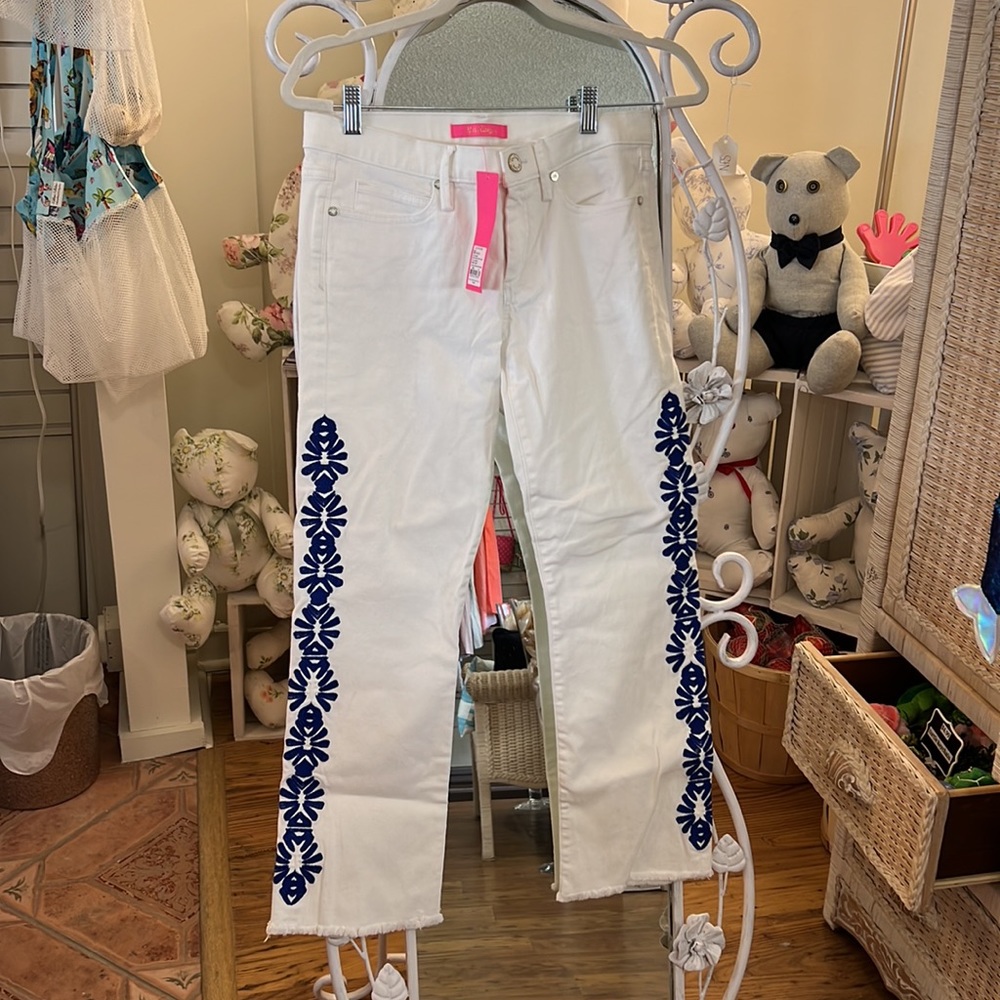 SOLD~Lilly Pulitzer~size 6~SOUTH OCEAN CROP FLARE~lapis Geo embroidered accent